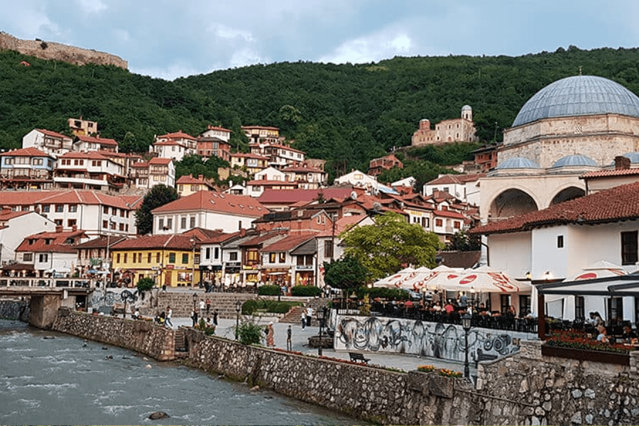 Rrahen mes vete babë e bir në Prizren