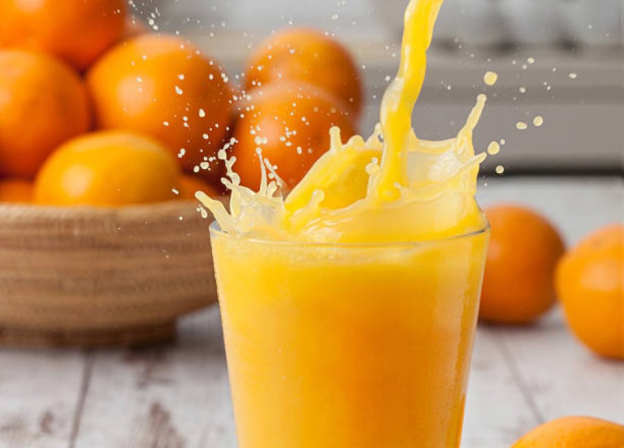 Ja pse nuk duhet të pini lëng portokalli me stomakun bosh