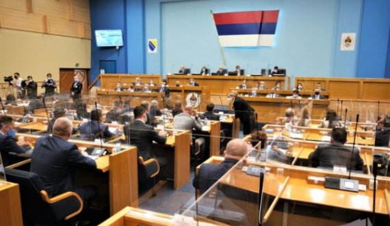 Asambleja e Republikës Sërpska miraton ‘transferimin’ e kompetencave shtetërore