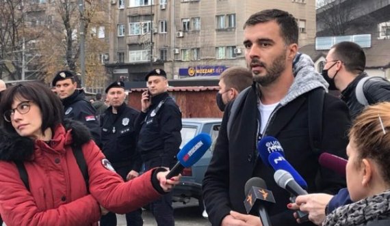 Serbi nga Prishtina që mbushi rrugët e Beogradit dhe zmbrapsi Vuçiqin vjen me paralajmërim