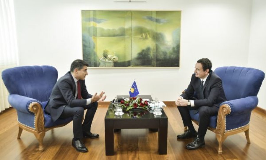 Kurti takon Drejtorin Rajonal të BERZH-it, ia përsërit tregimin për rritjen ekonomike 9.9%