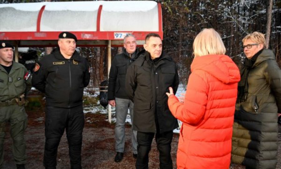 Serbia bën film për Reçakun, Vulin shkon në xhirime, e quan falsifikim dhe rrenë masakrën ndaj shqiptarëve