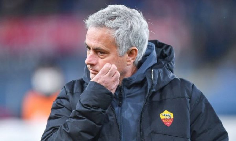 Mourinho sërish mesazh drejtuesve të klubit: “Nuk kam lojtarë…”