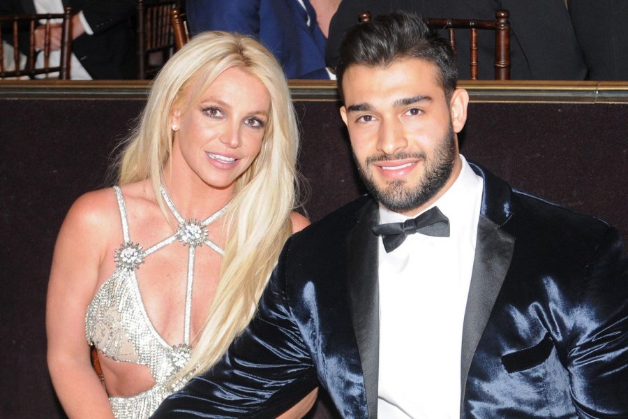 “Është e lumtur dhe mezi po pret”- Britney Spears po planifikon dasmën me të dashurin 27-vjeçar, por s’do të ftojë asnjë nga familjarët e saj