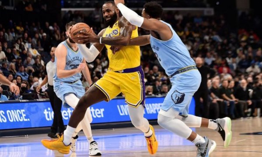 NBA, Lakers bien sërish por LeBron vendos një rekord, fitojnë Utah dhe Spurs!