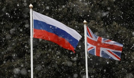 Britania e paralajmëron Rusinë për pasoja të ashpra në rast të pushtimit të Ukrainës