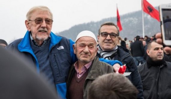Walker: Ata që e mohojnë masakrën, janë të përfshirë në të, Vuçiq është shembull shumë i mirë