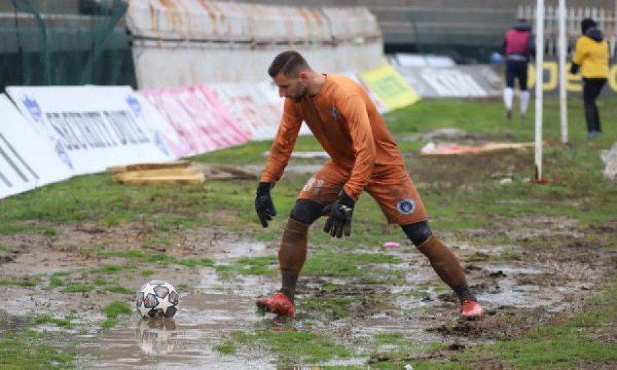Në kushte të mjerueshme u zhvillua ndeshja e Superligës në Gjilan