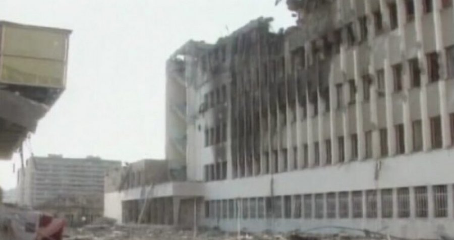 Kuvendi mbush 20 vjet: Kështu dukej ndërtesa e Kuvendit pas bombardimeve të NATO’s në vitin 1999