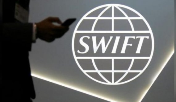 ‘Opsioni bërthamor’: Çka do të ndodhë nëse Rusia largohet nga SWIFT-i?