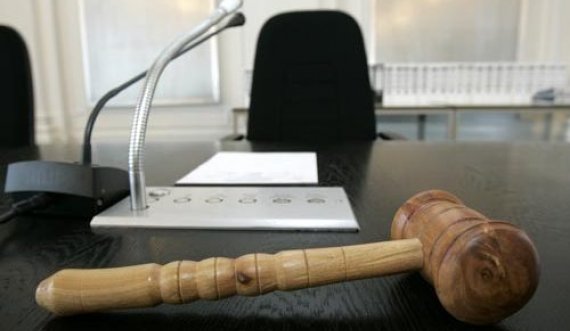 Kosovari i akuzuar si “tirani i familjes” në Austri pëson kolaps gjatë gjykimit
