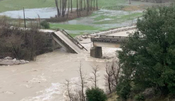 Greqia në ‘kthetrat’ e stuhisë, përmbytje, rrëshqitje dheu, dëborë e ndërprerje energjie