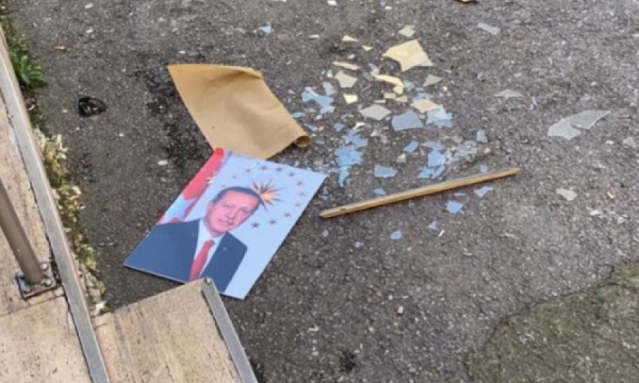 E hodhi në tokë foton e Erdoganit, arrestohet turku