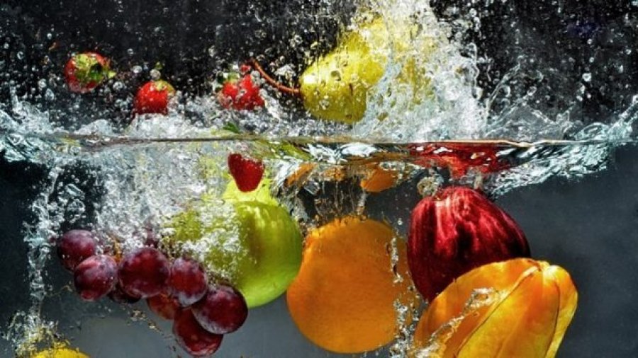 Kjo është mënyra e duhur për të larë frutat dhe perimet!