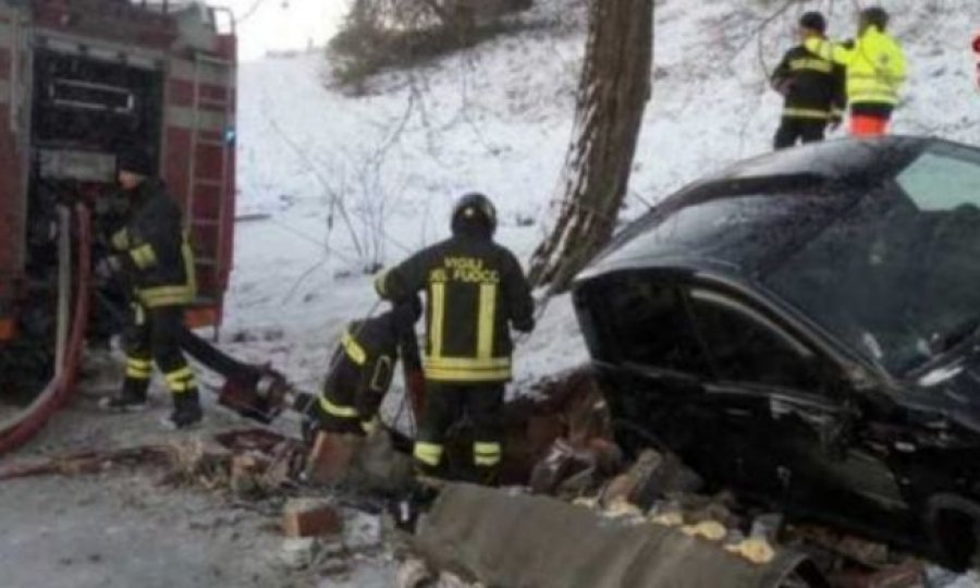 20 vjeçari bie në pusetë dhe vdes