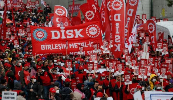 Lira arrin nivelin më të ulët, protesta në Stamboll për shkak të krizës ekonomike