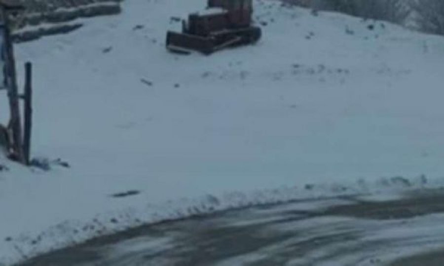 Hapet për qarkullim rruga Prizren-Reqan, apleohet që automjetet të jenë me pajise dimërore
