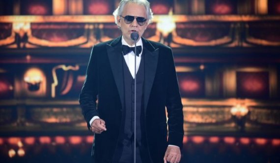 Andrea Bocelli këndoi në një darkë private, një biletë kushtoi plot 20 mijë dollarë