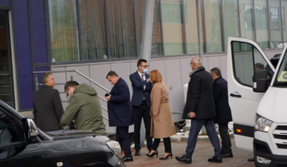 PD në kaos, socialistët vijnë për takime me partitë në Prishtinë