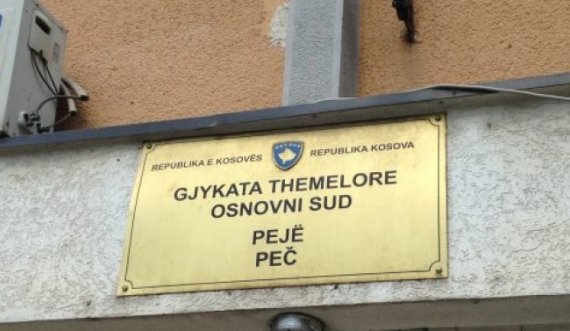 Motra kërkon nga vëllezërit trashëgiminë që ua la babai, dalin para gjykatës në Pejë