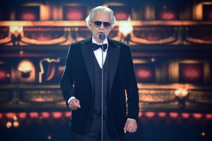 Andrea Bocelli këndoi në një darkë private, një biletë kushtoi plot 20 mijë dollarë