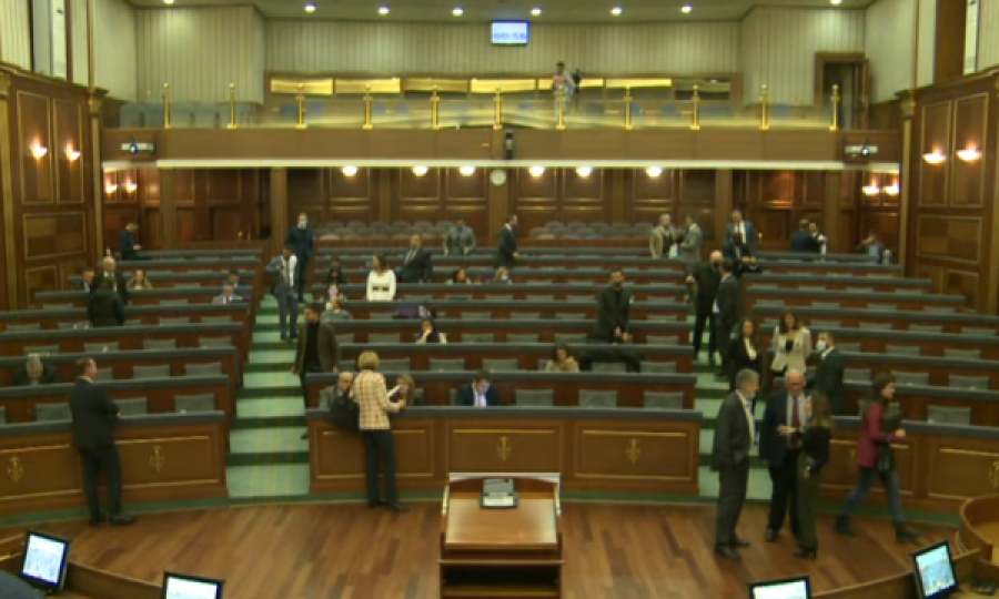 A është ky filllimi i krizës energjetike, deputetëtve u ndalët rryma në seancë