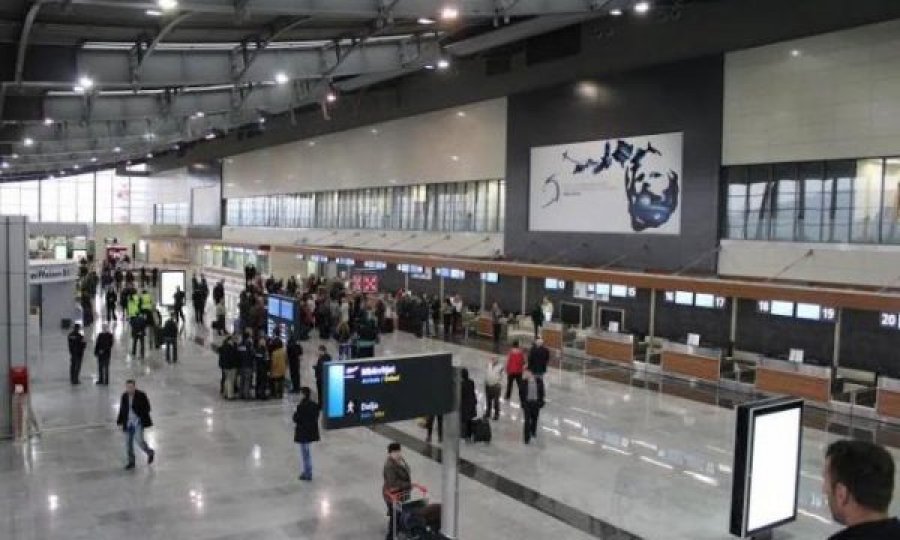 Kapet një udhëtar me 100 fishekë në aeroport, Dogana jep detaje