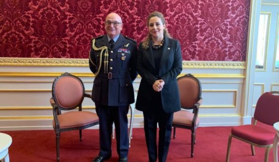 Ministrja Xhaçka takon Emisarin Peach, shprehet e gëzuar që ai do të punojë së bashku me Escobarin e Lajcakun