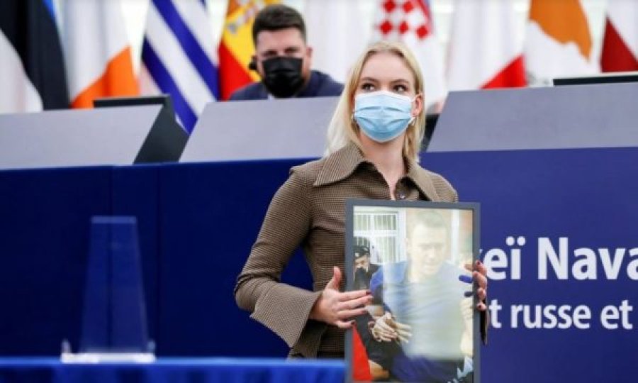 Vajza e Navalnyt pranon çmimin “Saharov” për të atin
