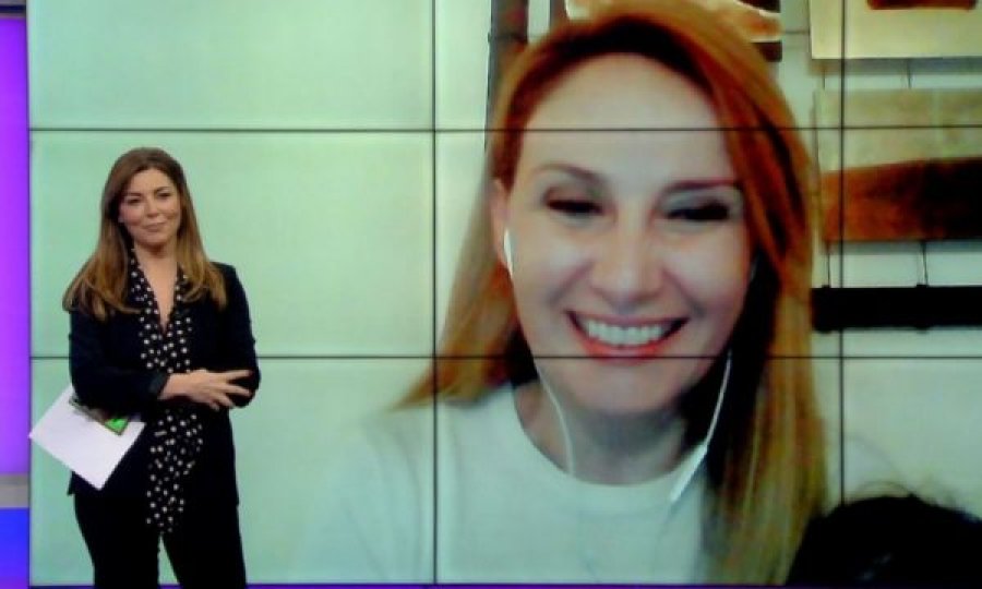 “Dua mamin”, vajza e deputetes futet duke qarë në intervistën live