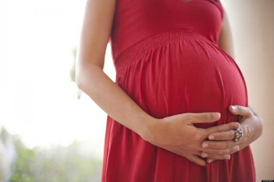 Një e mitur shtatzënë kërkon trajtim mjekësor në Drenas, thotë se që disa muaj po bashkëjeton me një person