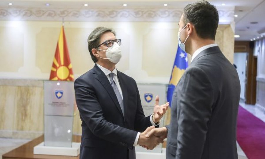 Pendarovski në takim me Konjufcën shpreh mbështetjen për liberalizimin e vizave për Kosovën