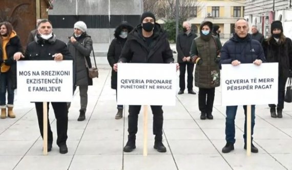 Protestojnë punëtorët e Lotarisë, kërkojnë paga nga qeveria