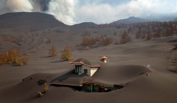 Vullkani në ishullin ‘La Palma’, pamjet nga hapësira tregojnë shtëpitë e mbuluara nga hiri