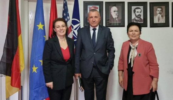 Kamberi dhe Gërvalla flasin për çështjet politike në Luginë