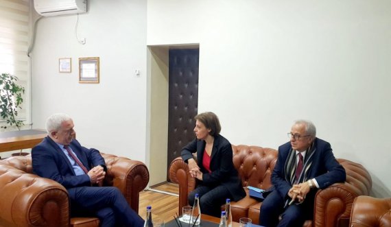 Ministrja Gërvalla arrin në Bujanoc, takon kryetarin e komunës