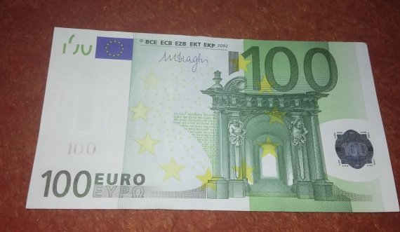 Kishte vjedhur një pallto me vlerë 100 euro në Prishtinë, e akuzuara del para gjykatës