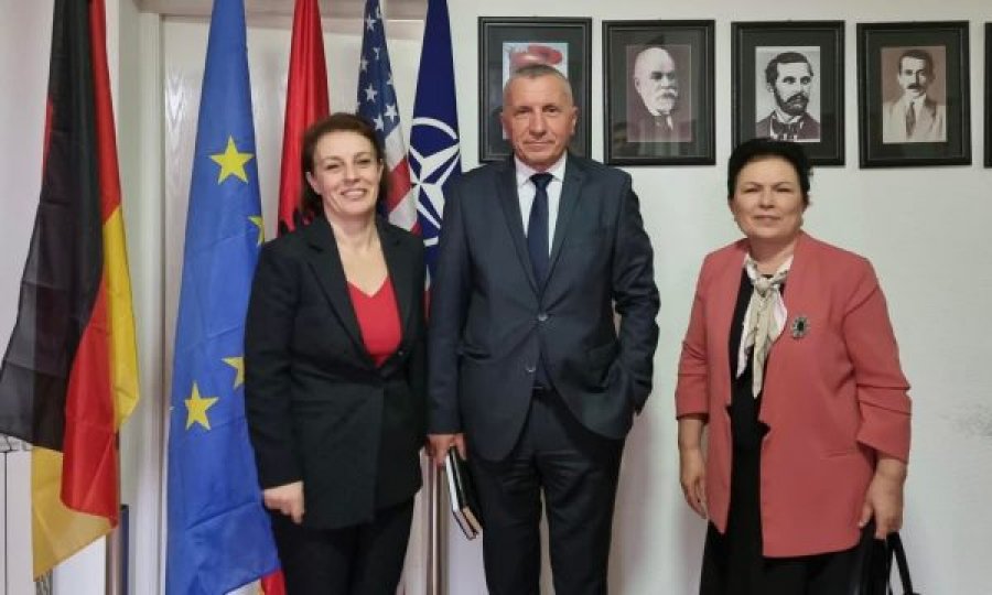 Kamberi dhe Gërvalla flasin për çështjet politike në Luginë