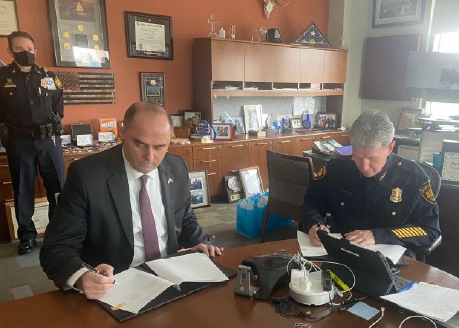 Policia e Kosovës dhe ajo e Texasit arrijnë marrëveshje për luftën kundër krimit të organizuar