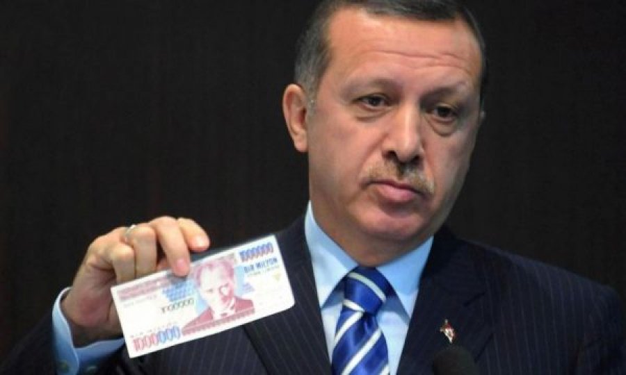 Lira turke bie në nivelin më të ulët pas vendimit që e deshi Erdogani