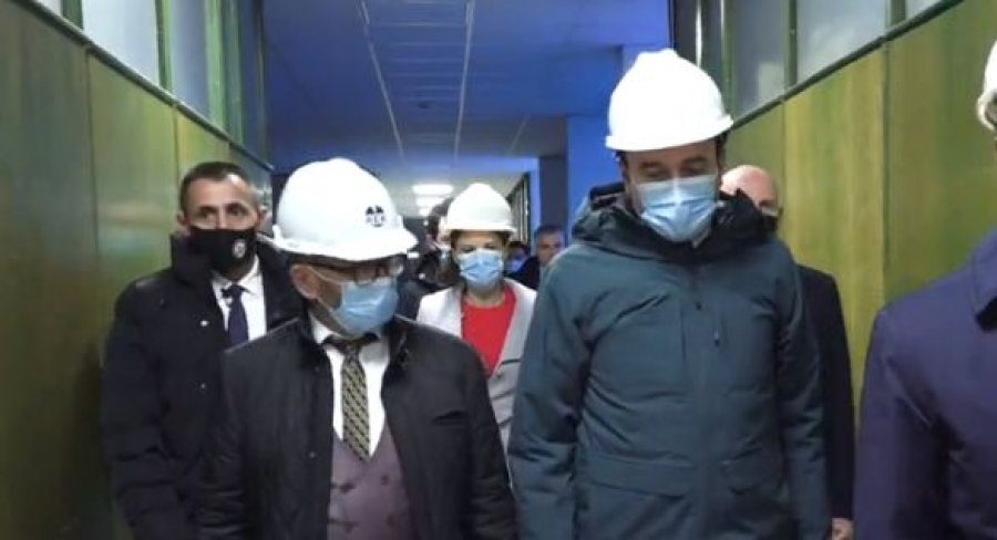 Kryeministri Kurti shkon në KEK i inspekton riparimet e pajisjeve