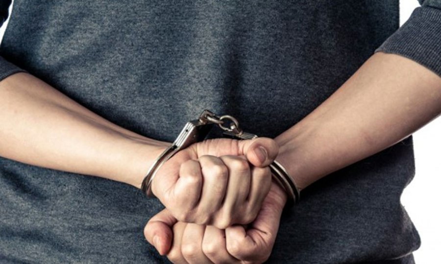 Arrestohet nga policia 20-vjeçari i dyshuar për mbi 10 vjedhje