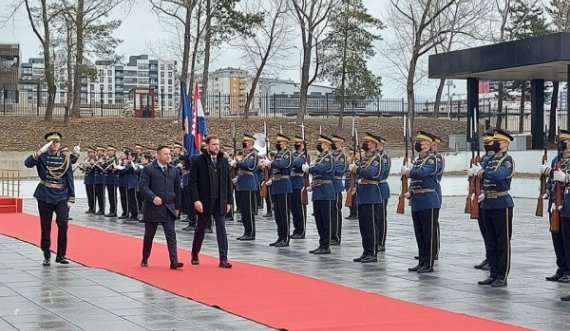 Mehaj e pret me ceremoni homologun kroat, Mario Banoziq