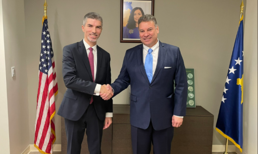 Emisari Gabriel Escobar i shkon në zyrë ambasadorit të ri të Kosovës në Washington