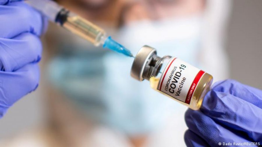 Qytetari vaksinohej për të tjerët për 25 euro, arrestohet nga policia