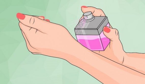 Sekreti se si të ju zgjasë parfumi