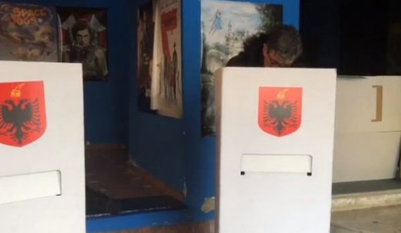 Nis votimi, mbështetësit e Berishës votojnë Referendumin për shkarkimin e Bashës