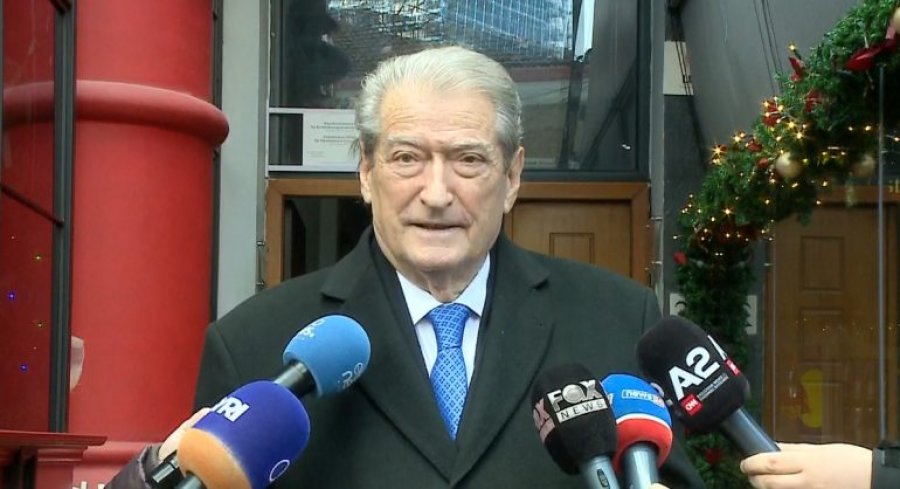 Sali Berisha thërret protestë të hënen kundër Vuçiq