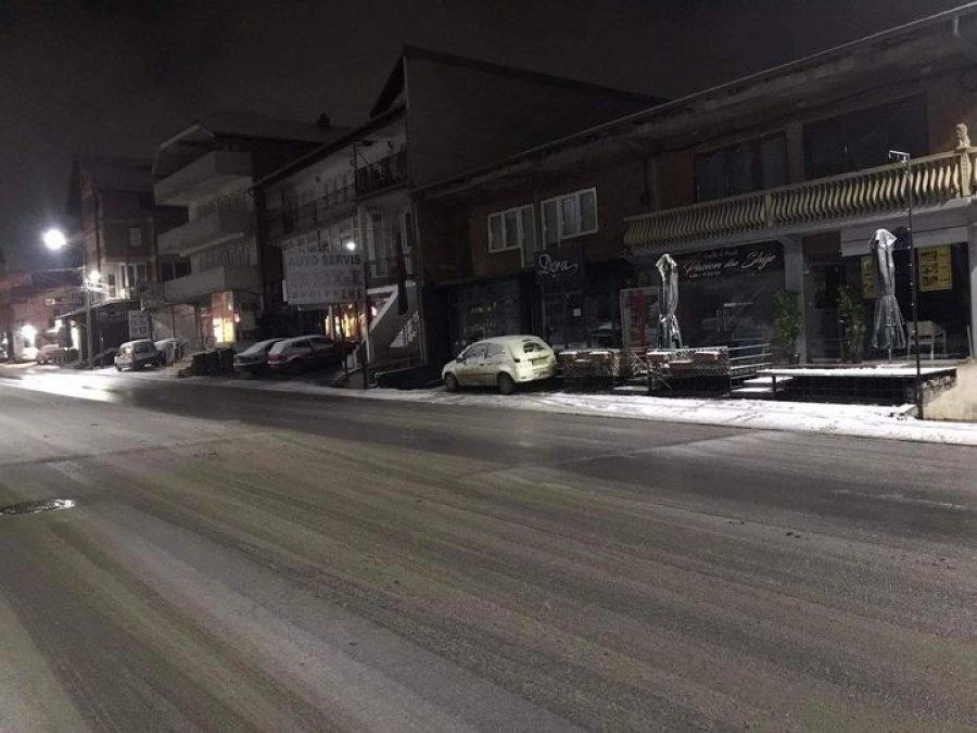 Një pjesë e lagjes “Kodra e Trimave” pa energji elektrike që dy ditë, prishet trafo