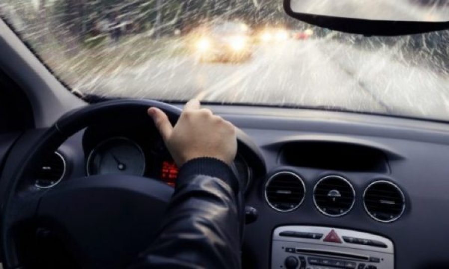 Disa gjëra që shoferët duhet t’i dinë gjatë vozitjes në dimër